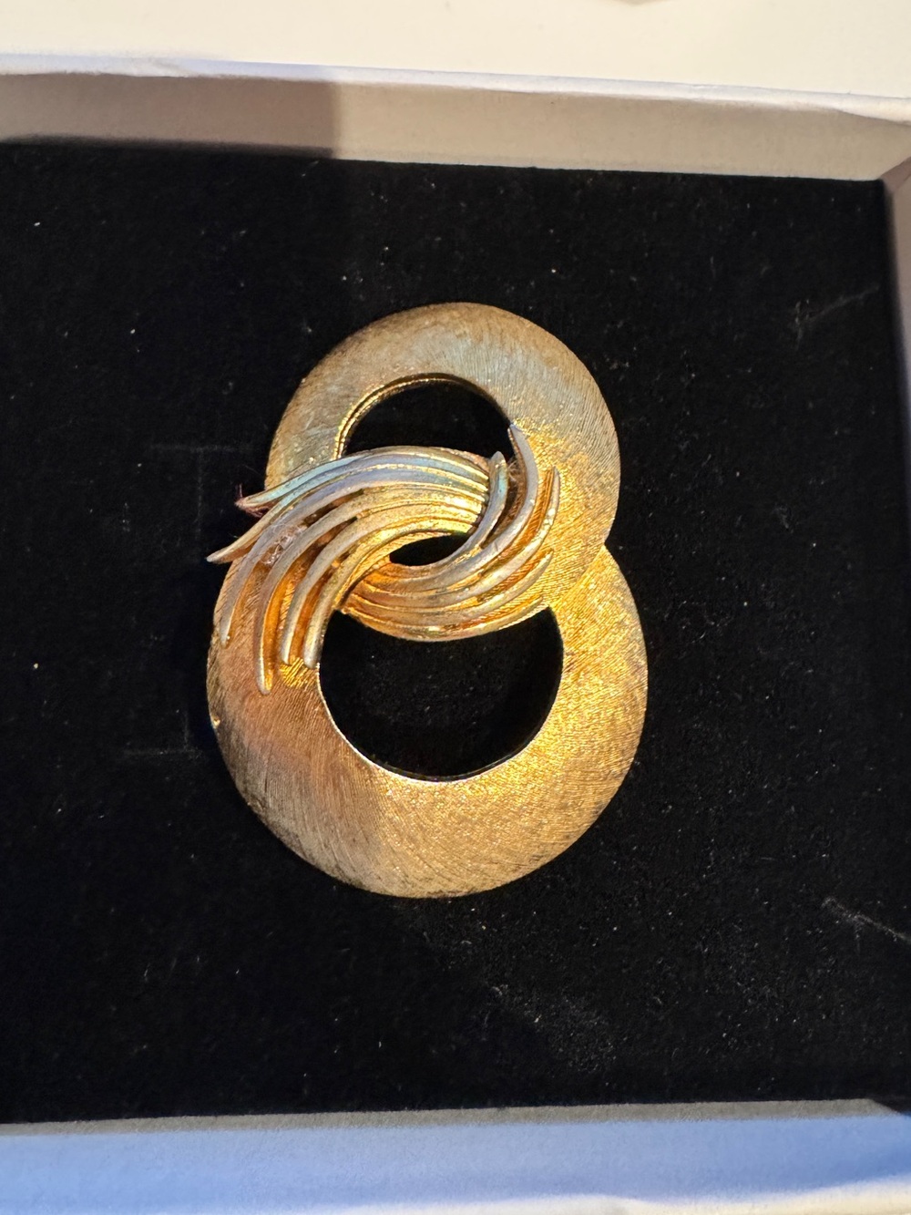 Vintage Interlocking Circle Brooch - Women Jewelry